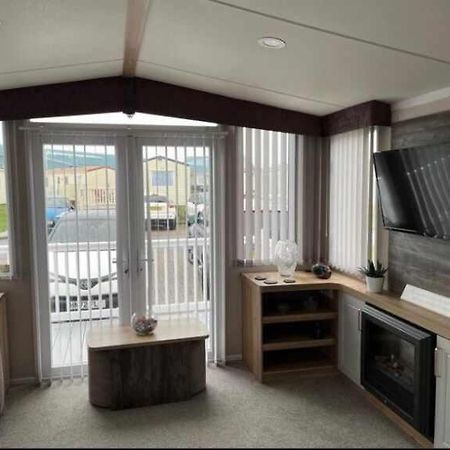 Ocean Breeze Villa Selsey Exterior photo